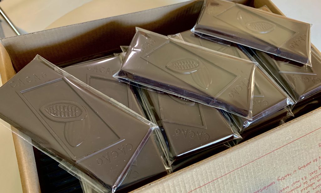 Tablettes bean-to-bar : peu d'ingrédients, un pourcentage de cacao élevé et une torréfaction douce.