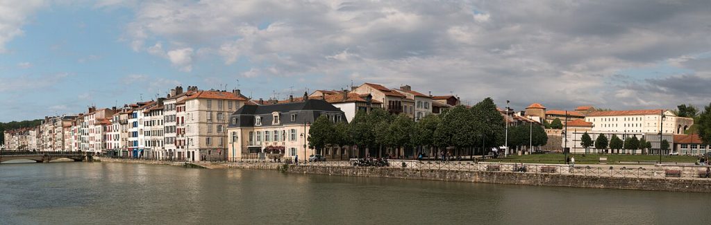 Les quais de la Nive dans le Petit Bayonne