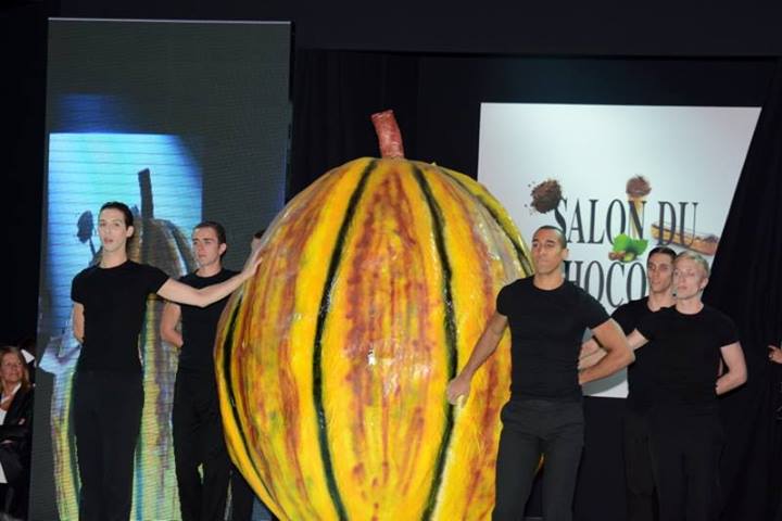 Cabosse géante sur la scène du Salon du Chocolat de Paris, 2013